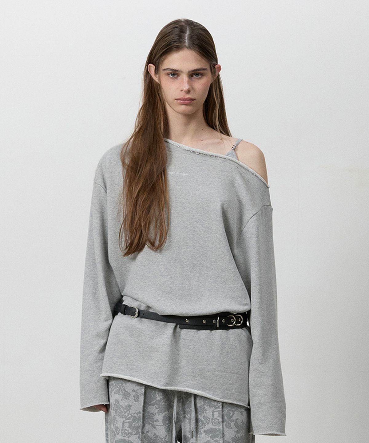 쓰리투에이티(THREE TO EIGHTY) BEAD DROP ONE-SHOLDER SWEAT TEE M.GREY