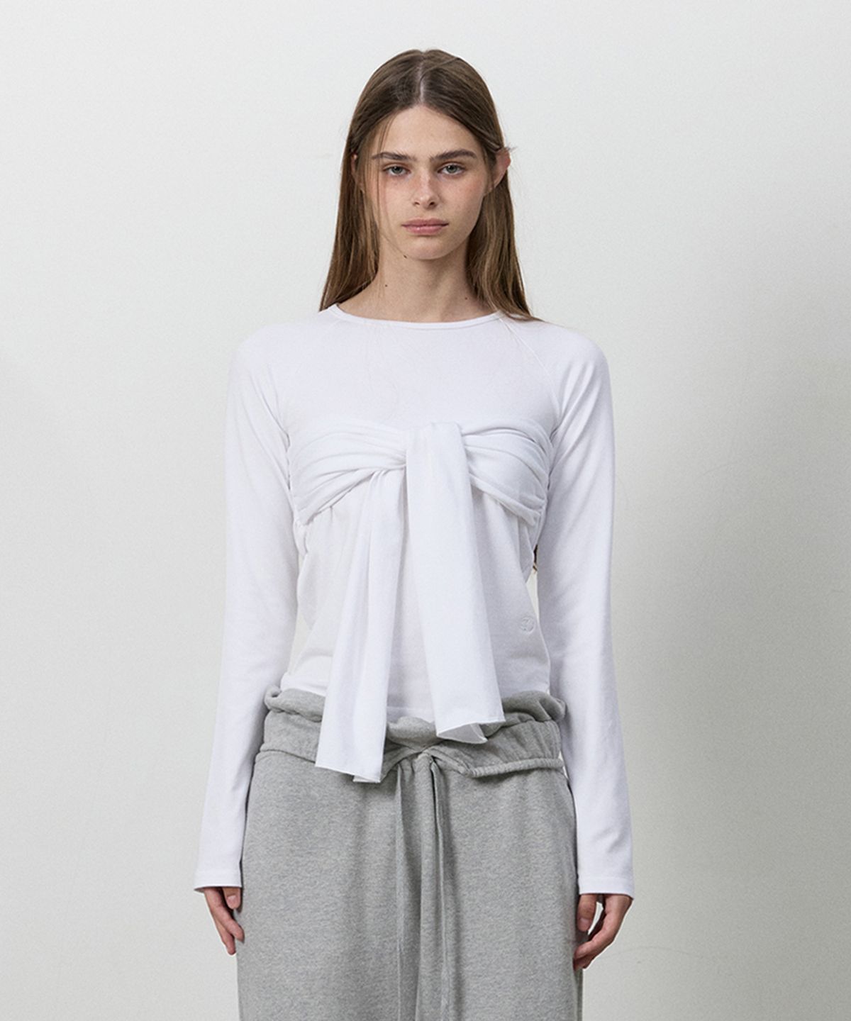 쓰리투에이티(THREE TO EIGHTY) RIBBON DRAPE LONG SLEEVE TEE WHITE