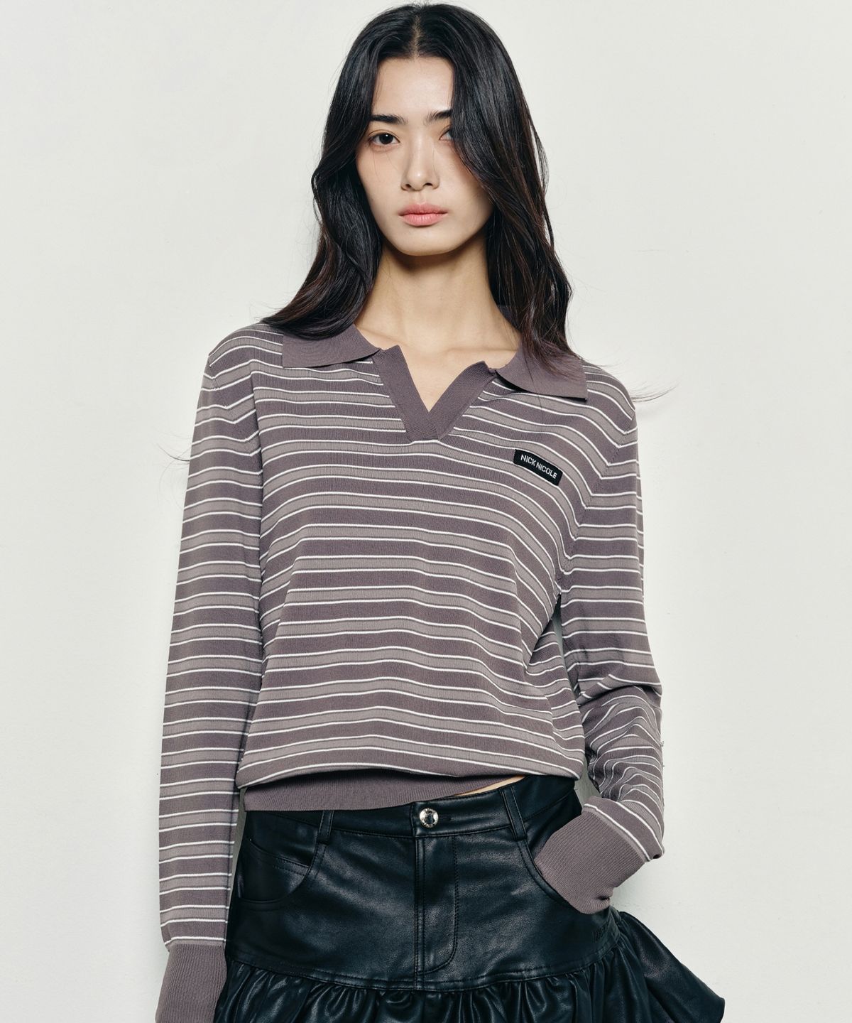 닉앤니콜(NICK&NICOLE) MULTI STRIPE V-NECK COLLAR KNIT_CHARCOAL