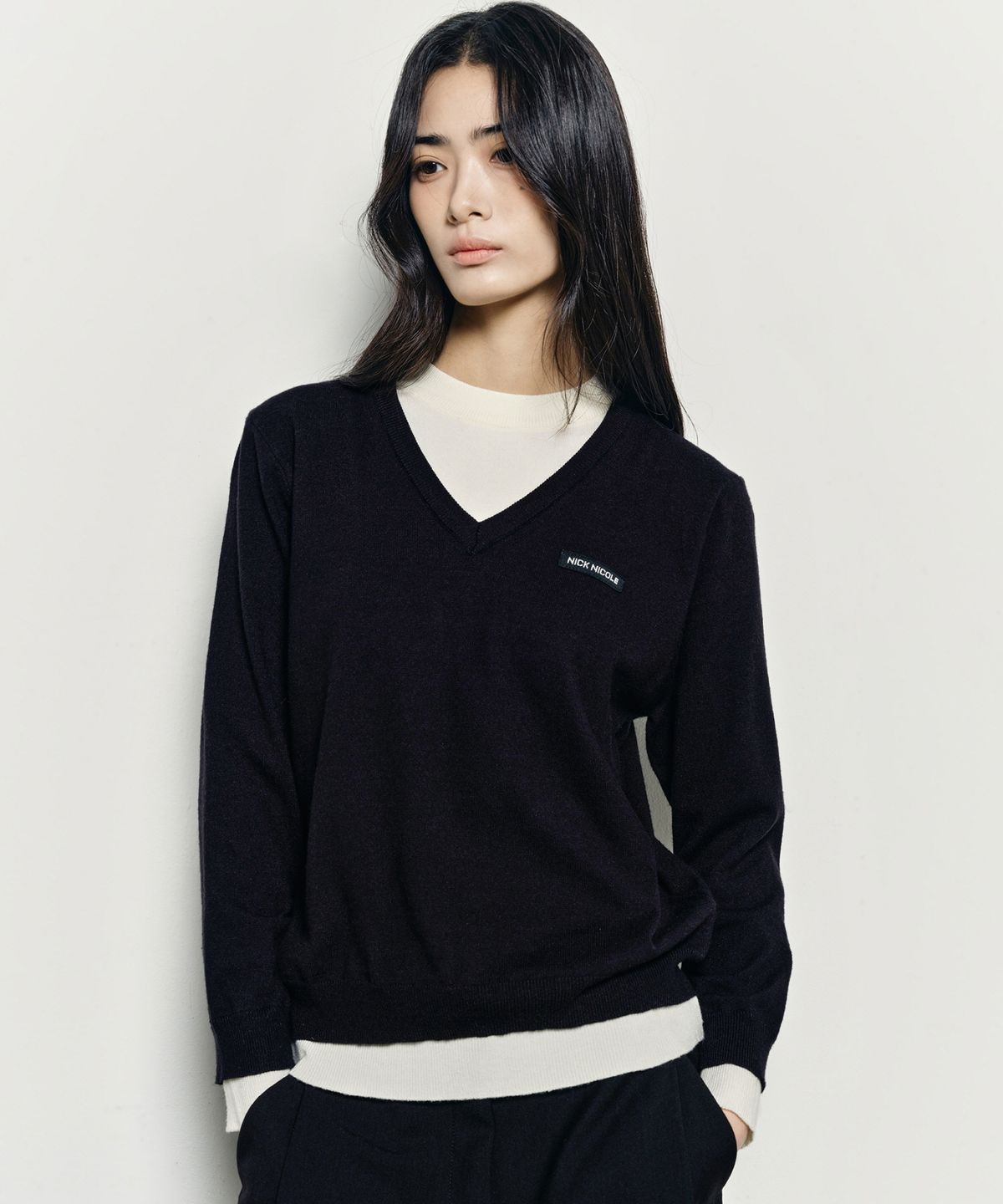 닉앤니콜(NICK&NICOLE) LAYERED ROUND V NECK KNIT_BLACK