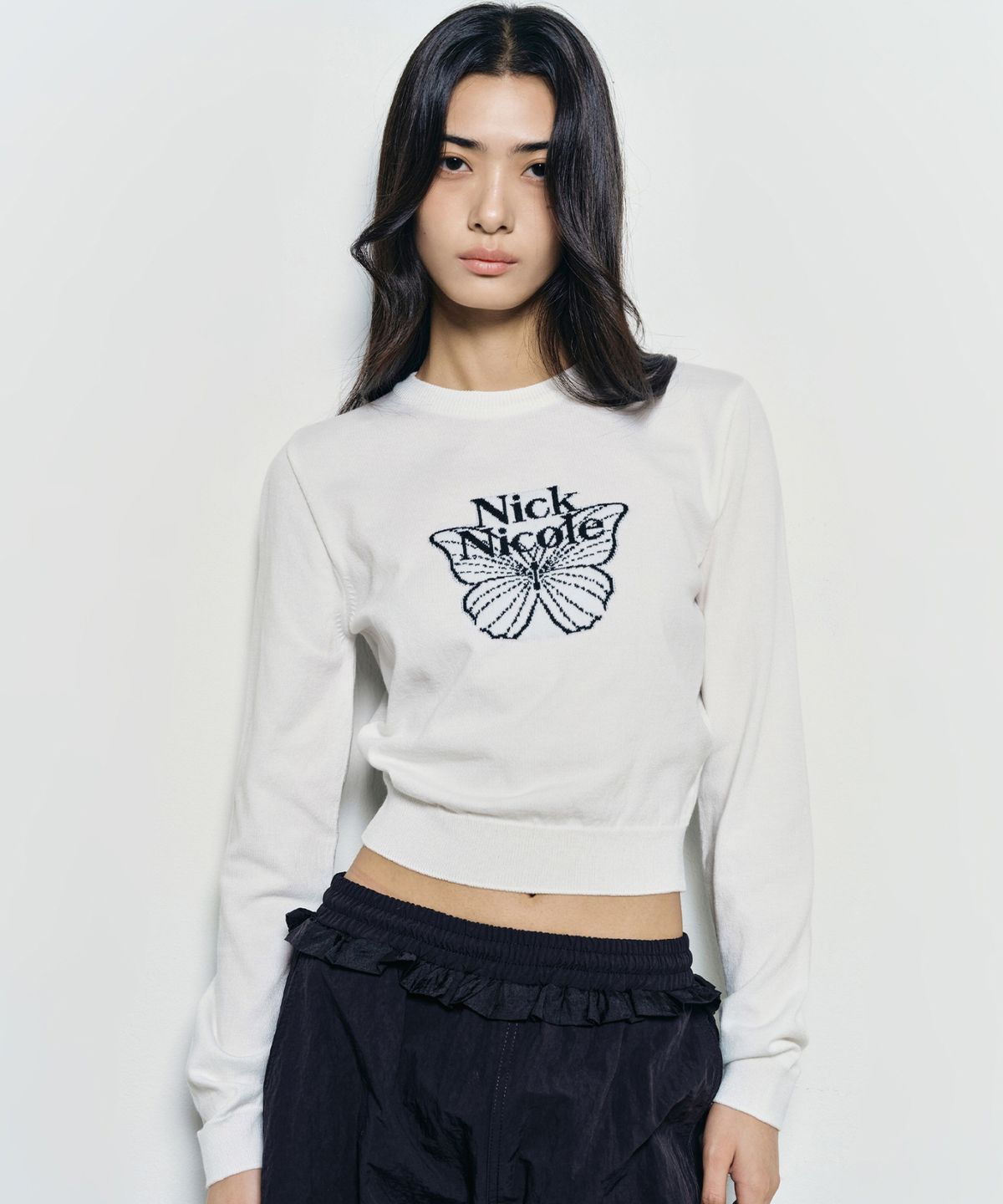 닉앤니콜(NICK&NICOLE) MINI BUTTERFLY SIGNATURE SLEEVE KNIT_IVORY BLACK