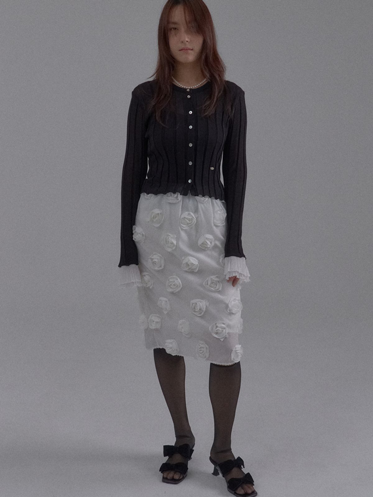 쏘리, 투 머치 러브(SORRY, TOO MUCH LOVE) Rose Embellished Tulle Midi Skirt_White