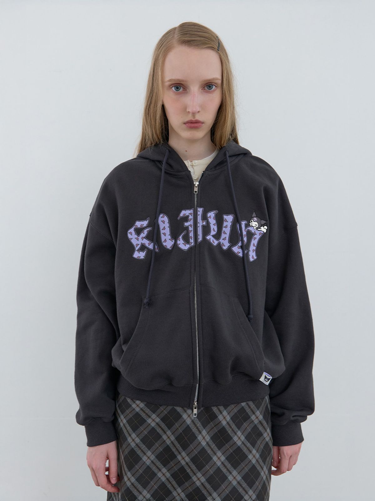 기준(KIJUN) Kuromi Rose Zip-up Hoodie Charcoal