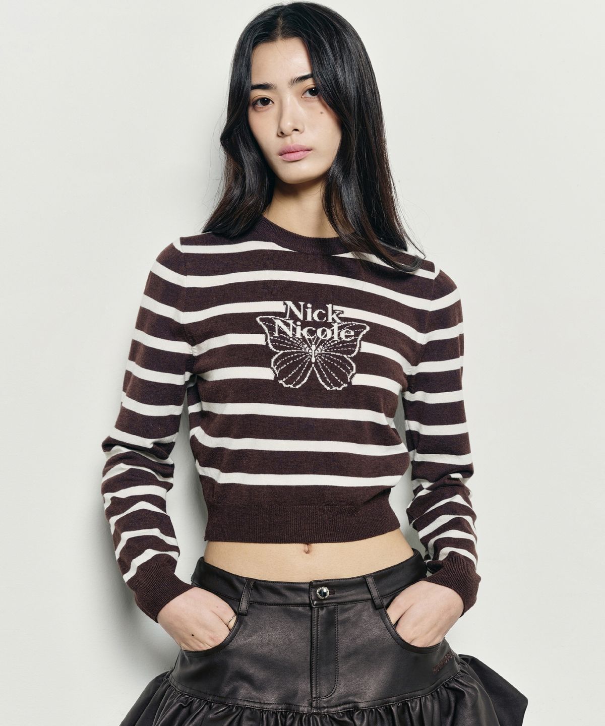 닉앤니콜(NICK&NICOLE) MINI BUTTERFLY SIGNATURE STRIPE KNIT_BROWN