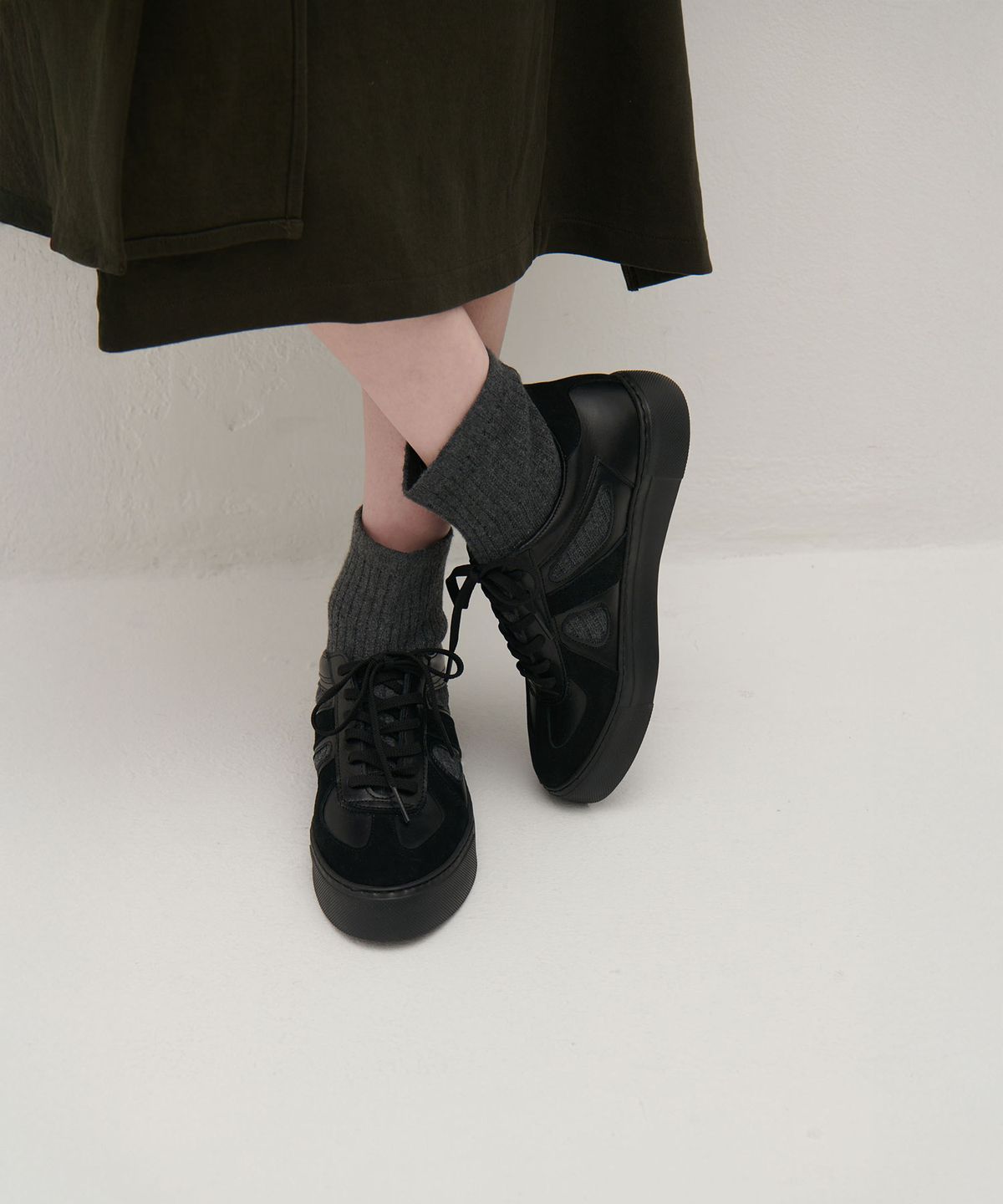 앤버터럼(ANDBUTTERUM) Solace_Sneakers_Black(BF5CBA20BK)