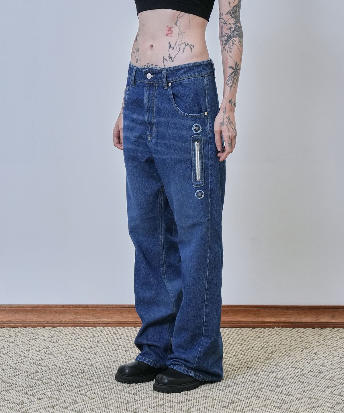 뉴제(NEWGE) Cloud Face Denim Pants