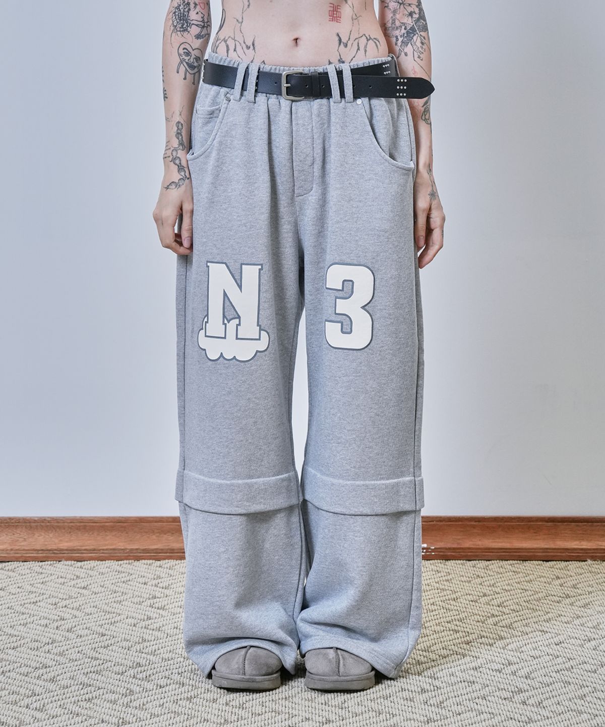 뉴제(NEWGE) Foam Printing Sweat Pants (GRAY)