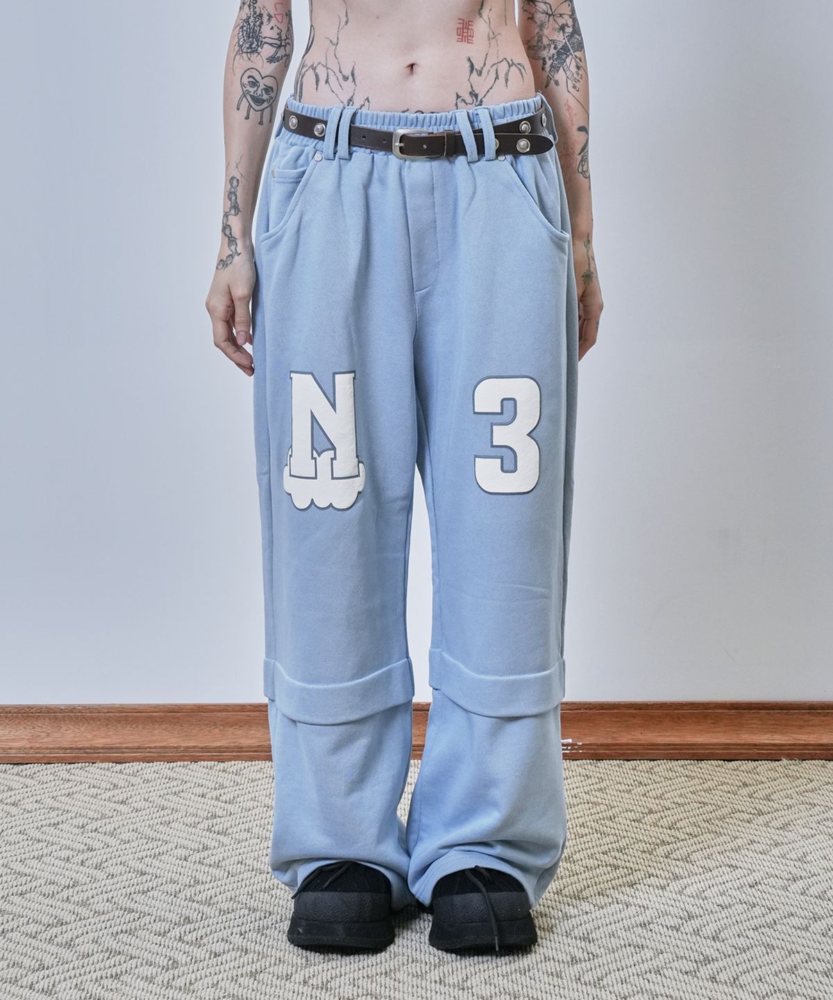 뉴제(NEWGE) Foam Printing Sweat Pants (SKY BLUE)