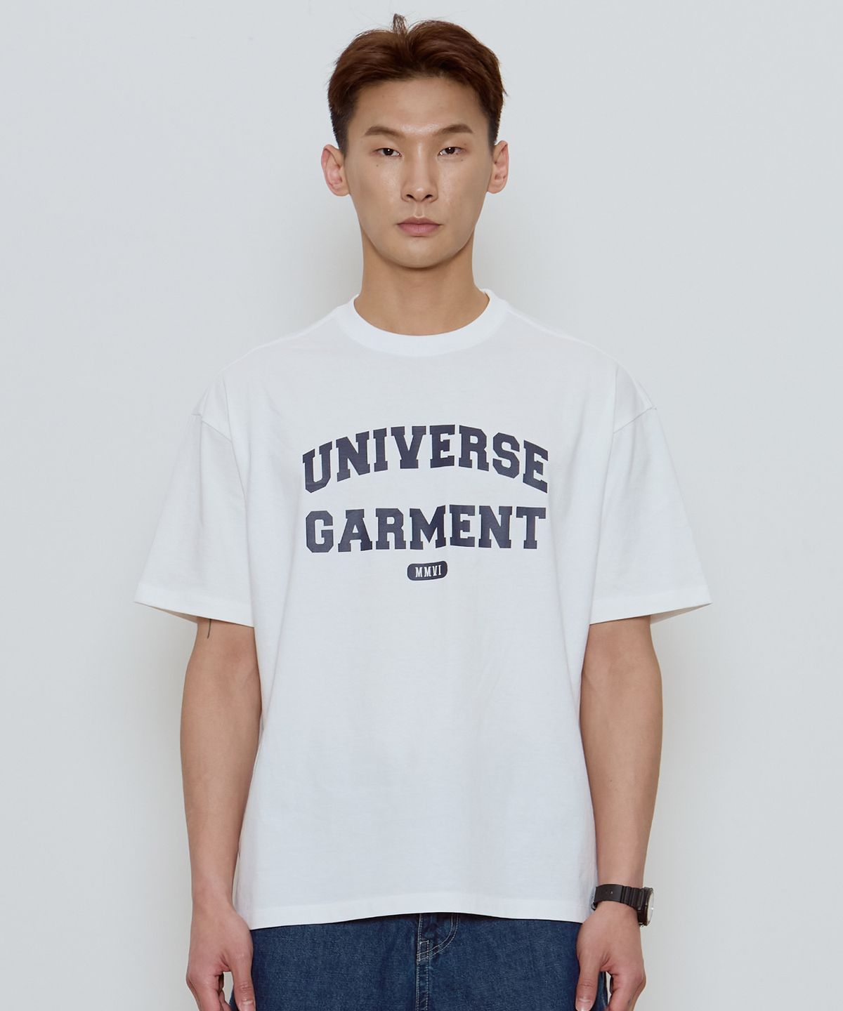 유니버스 가먼트(UNIVERSE GARMENT) UG 애슬래틱 로고 티셔츠_WHITE