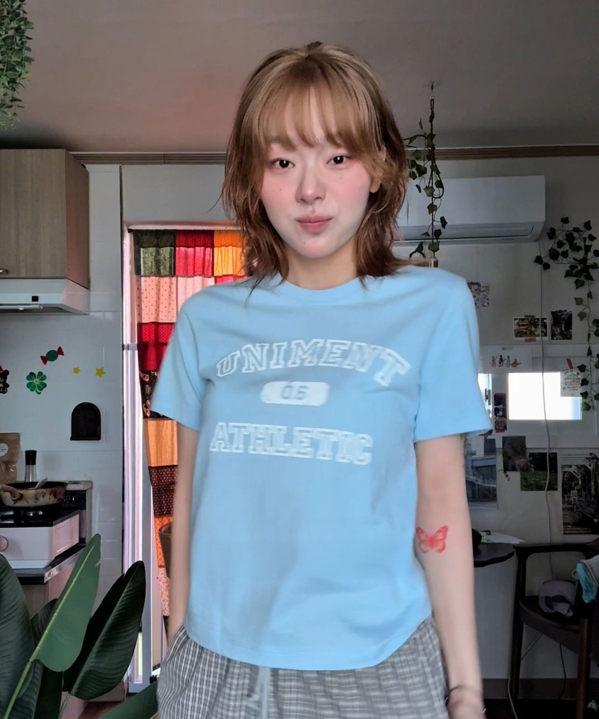 유니버스 가먼트(UNIVERSE GARMENT) UG 크랙 슬림 우먼티셔츠_LIGHT BLUE