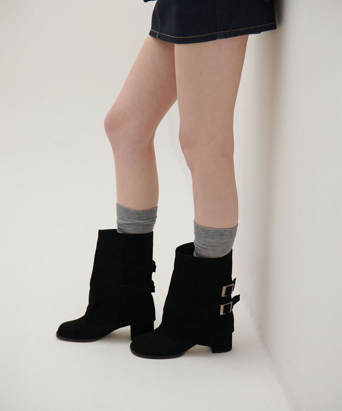 앤버터럼(ANDBUTTERUM) Russet_Middle Boots_Black(BF5CBH22BK)