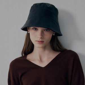 Line fake leather bucket