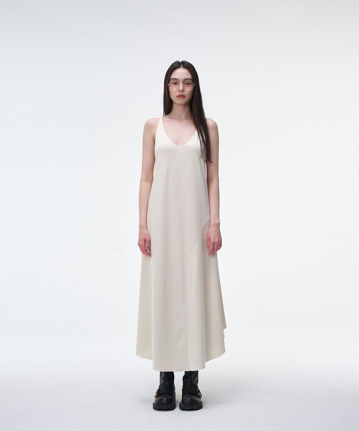 우부아(OEUVA) 아이보리 롱 캐주얼 원피스
