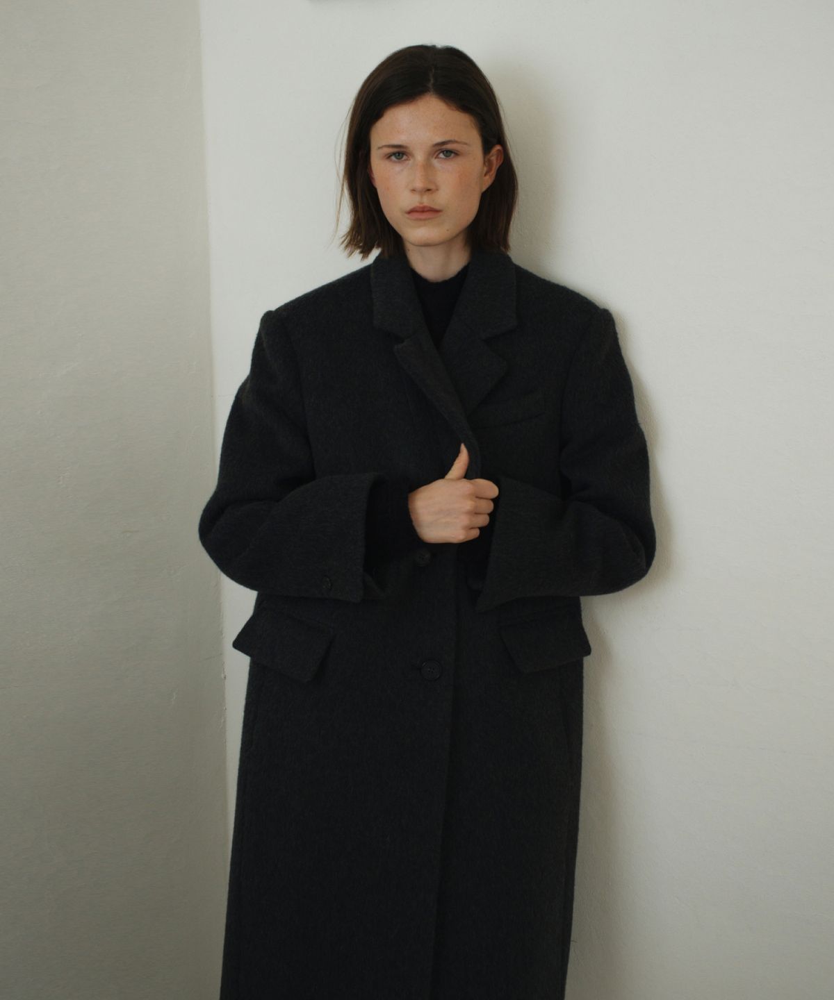 어나우트(UNNOUT) FOX NEAT SINGLE COAT CHARCOAL