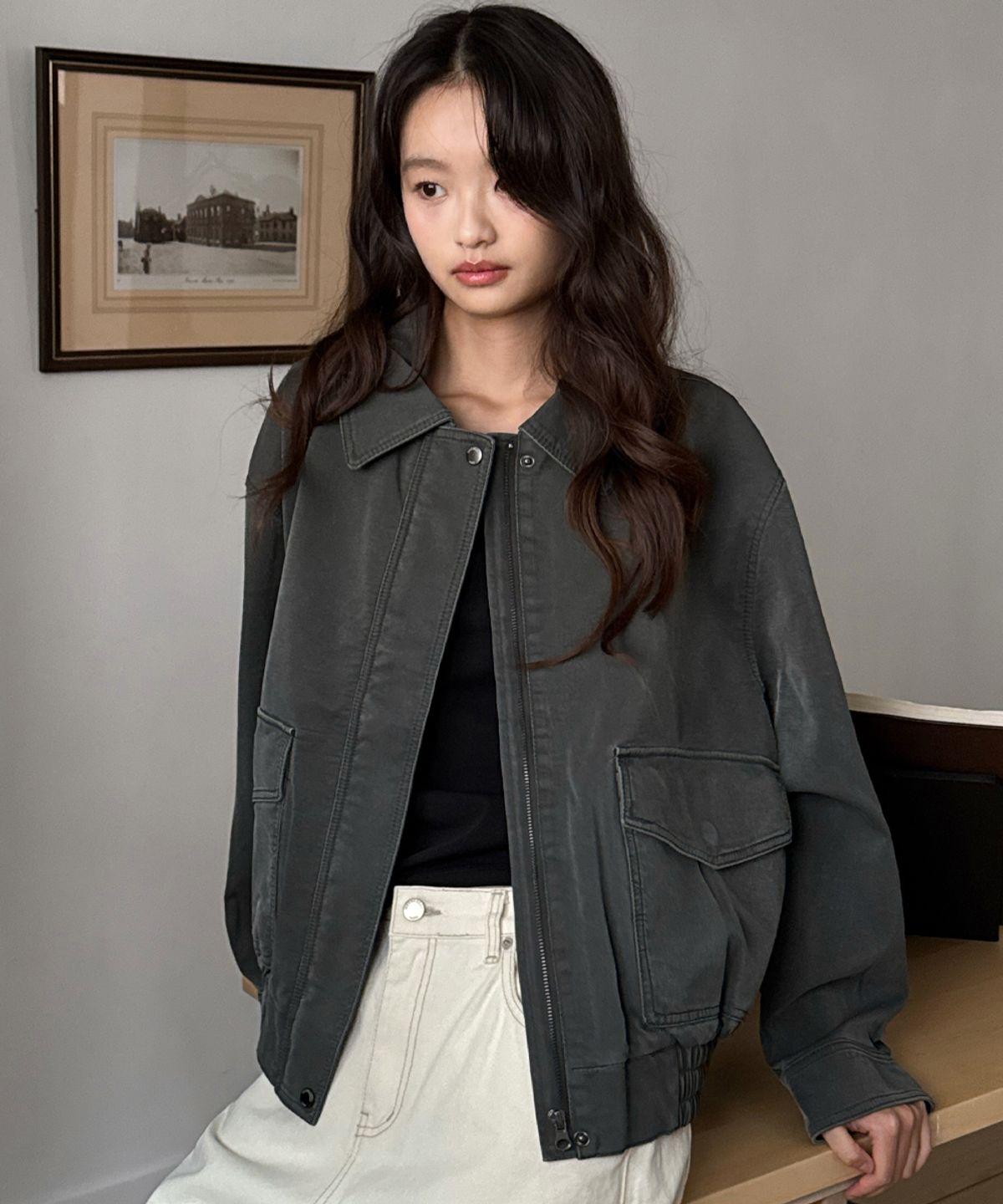 웬즈데이오아시스 포 우먼(WEDNESDAYOASISFORWOMEN) [아틀리에 에디션] 빈티지 크랙 비건 레더 자켓_CHARCOAL(WC25-OT08)