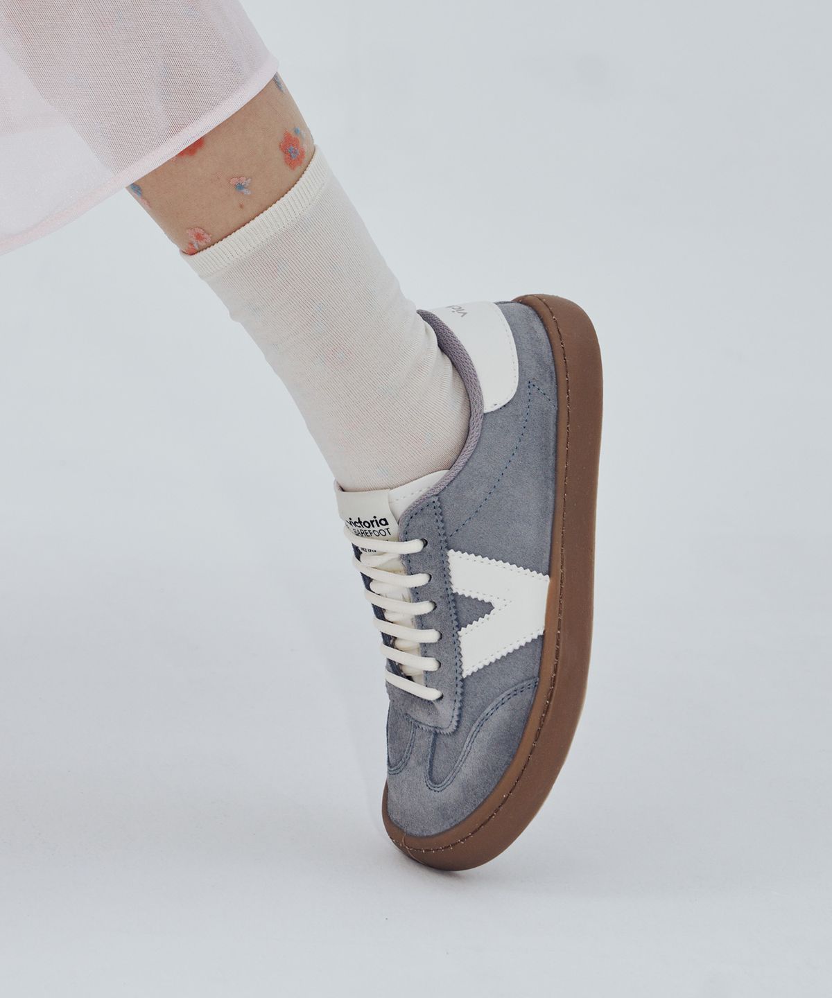 빅토리아 슈즈(VICTORIA SHOES) 올모 베어풋 스니커즈 (1186103-GRIS)
