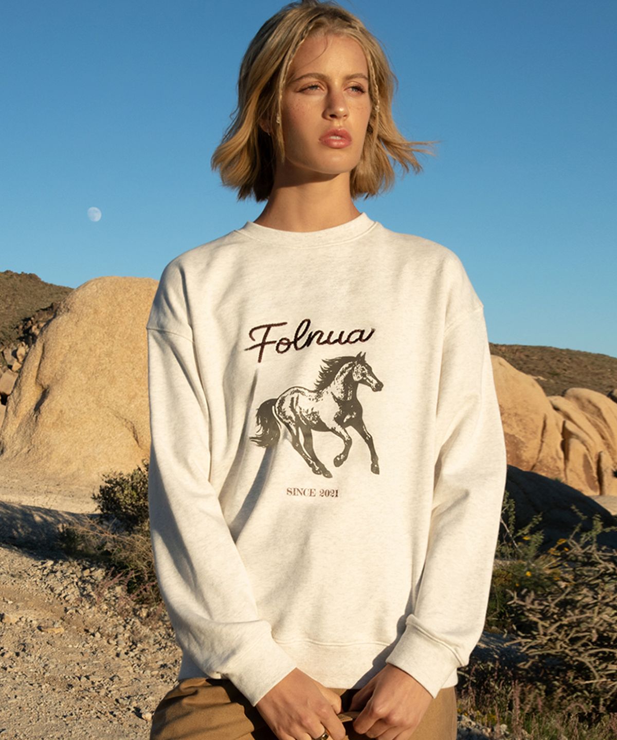 폴뉴아(FOLNUA) PONY OVER FIT SWEAT SHIRT (OATMEAL)