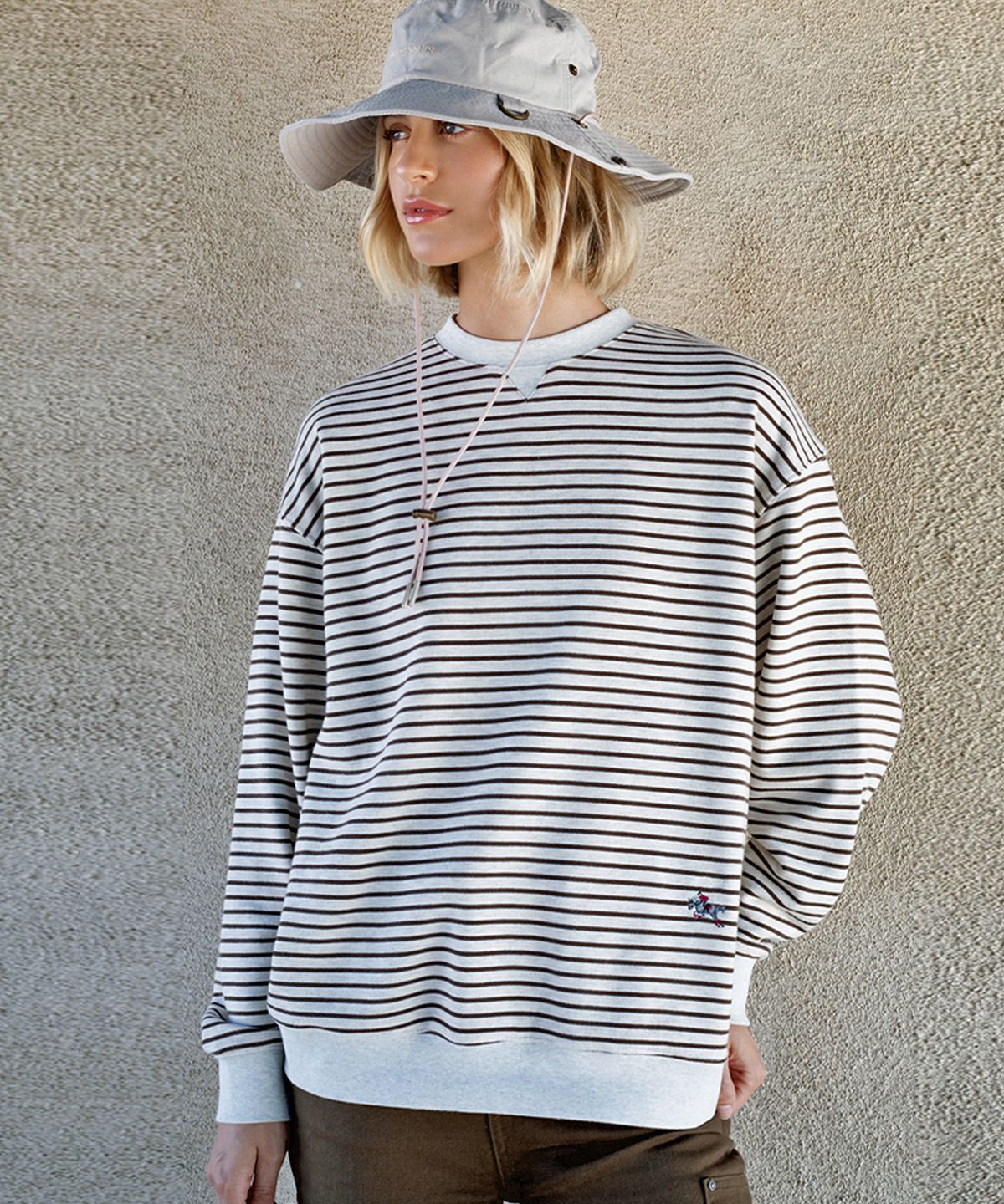 폴뉴아(FOLNUA) SHOOFL STRIPE OVER FIT SWEAT SHIRT (BROWN)