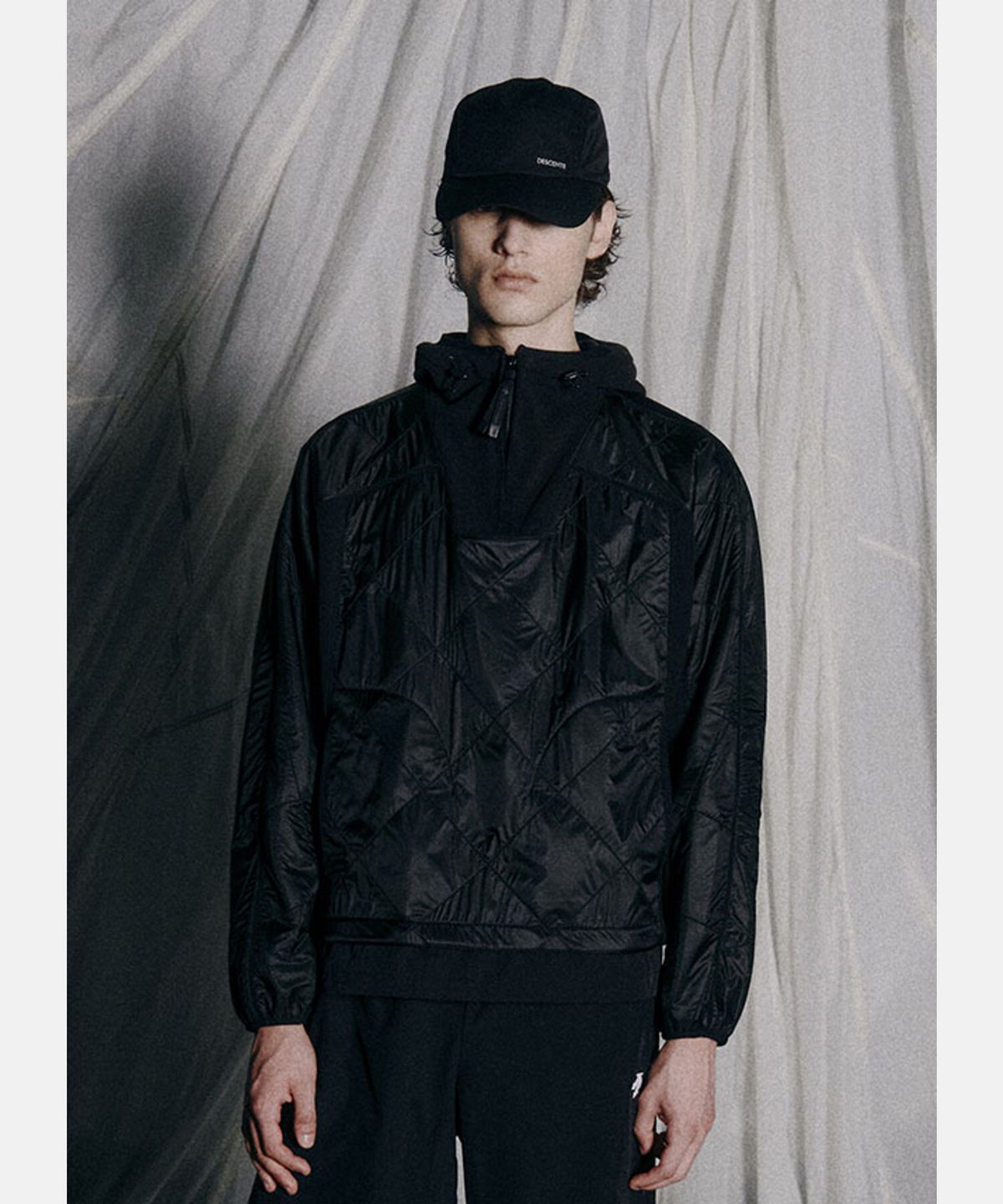 데상트(DESCENTE) [DESCENTE X EASTLOGUE] 헤비 이너 티셔츠 블랙 SQ321HHT91