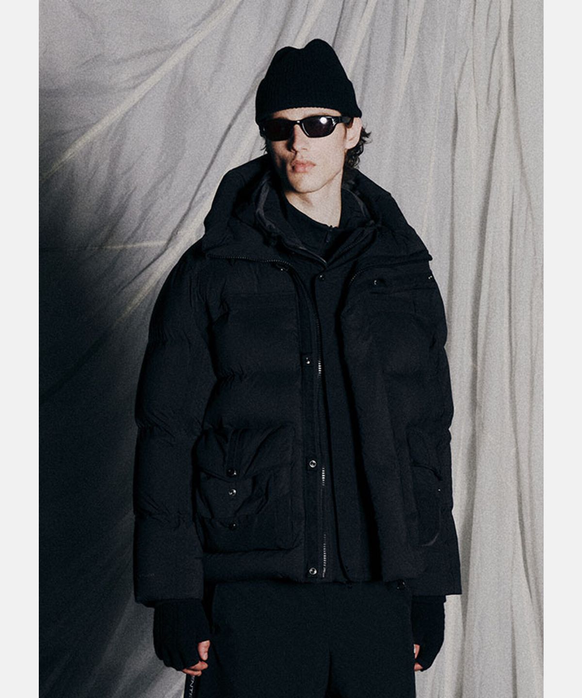 데상트(DESCENTE) [DESCENTE X EASTLOGUE] 헤비 다운 자켓 블랙 SQ321HDJ91