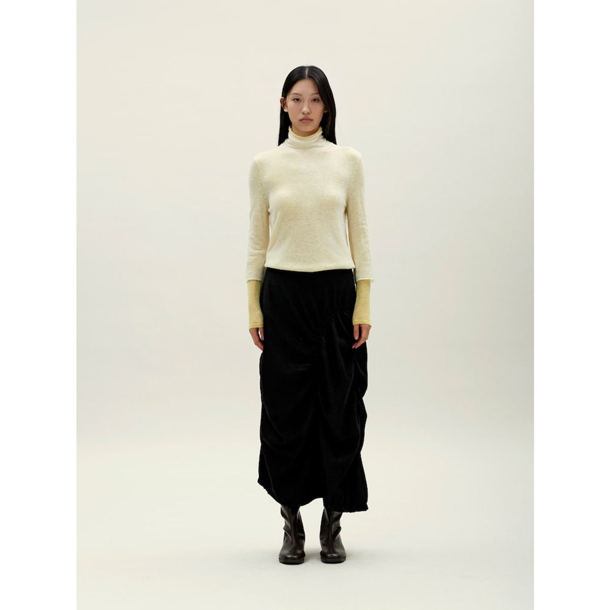 앙개(ANGGAE) Asymmetrical Shirring Skirt  Black
