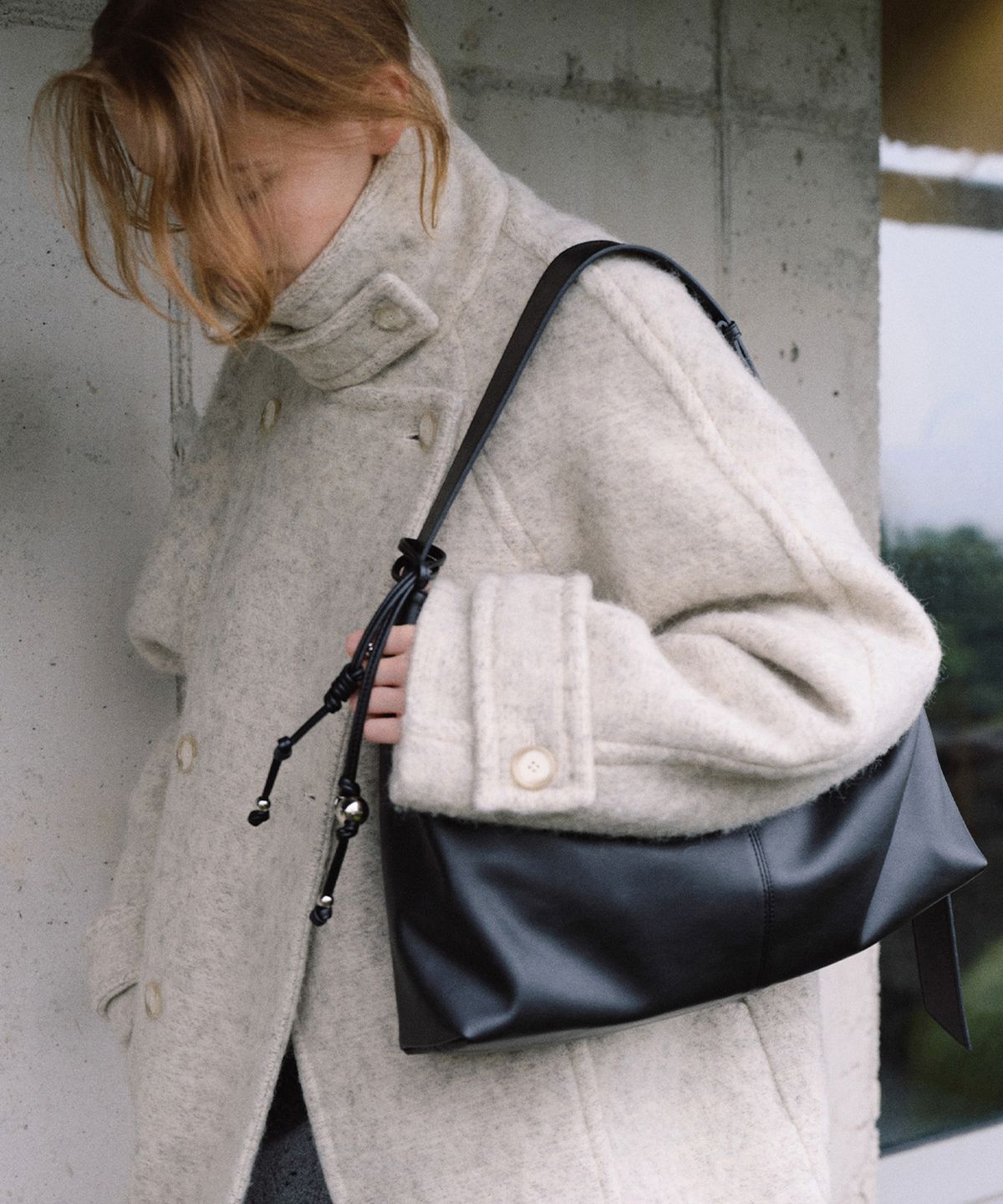 오브히(OVHEE) 테이브 숄더백 Tave Shoulder Bag_Black