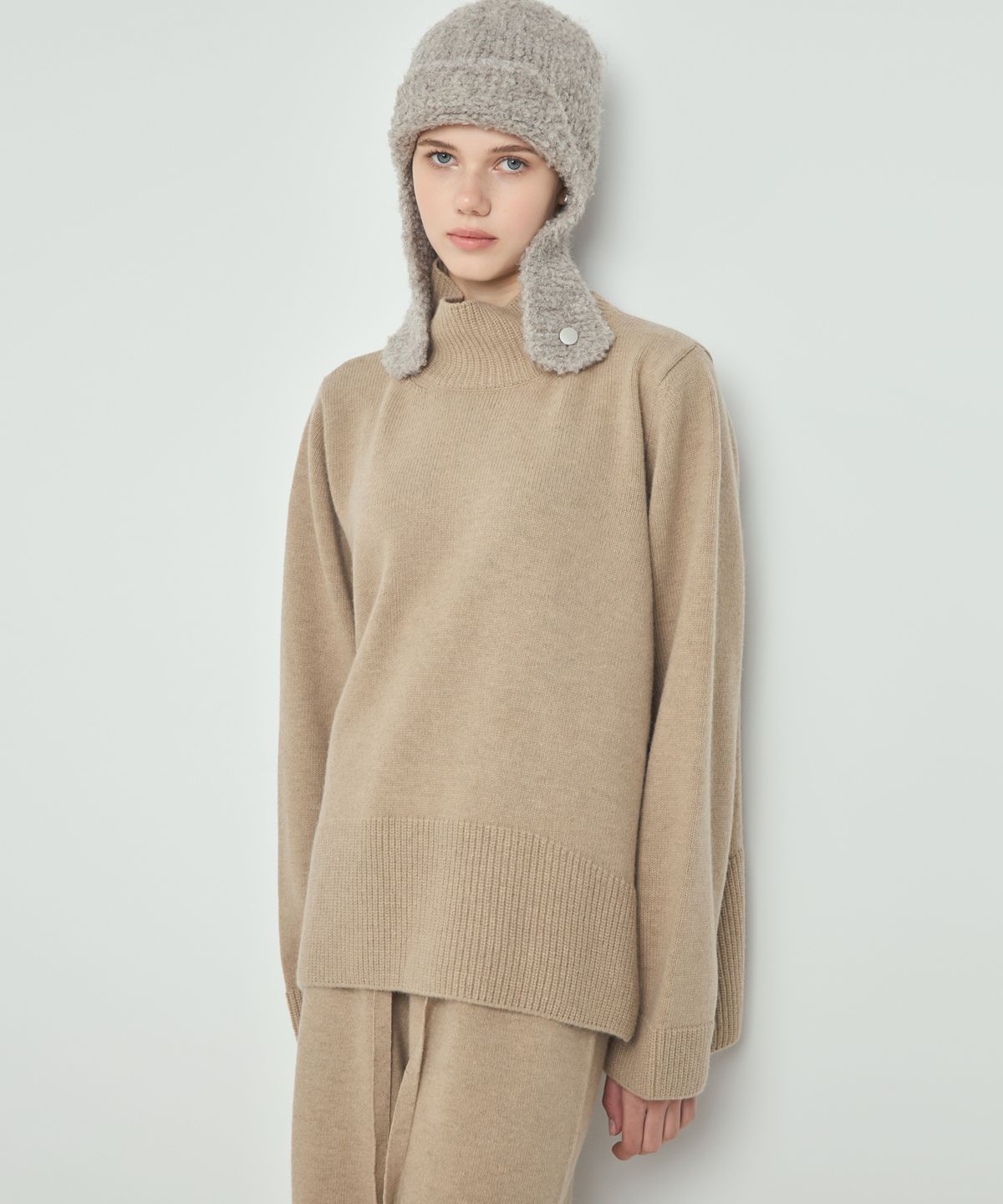 누토프(NUTOFFE) Lu Turtleneck Knit_Oat_Camel