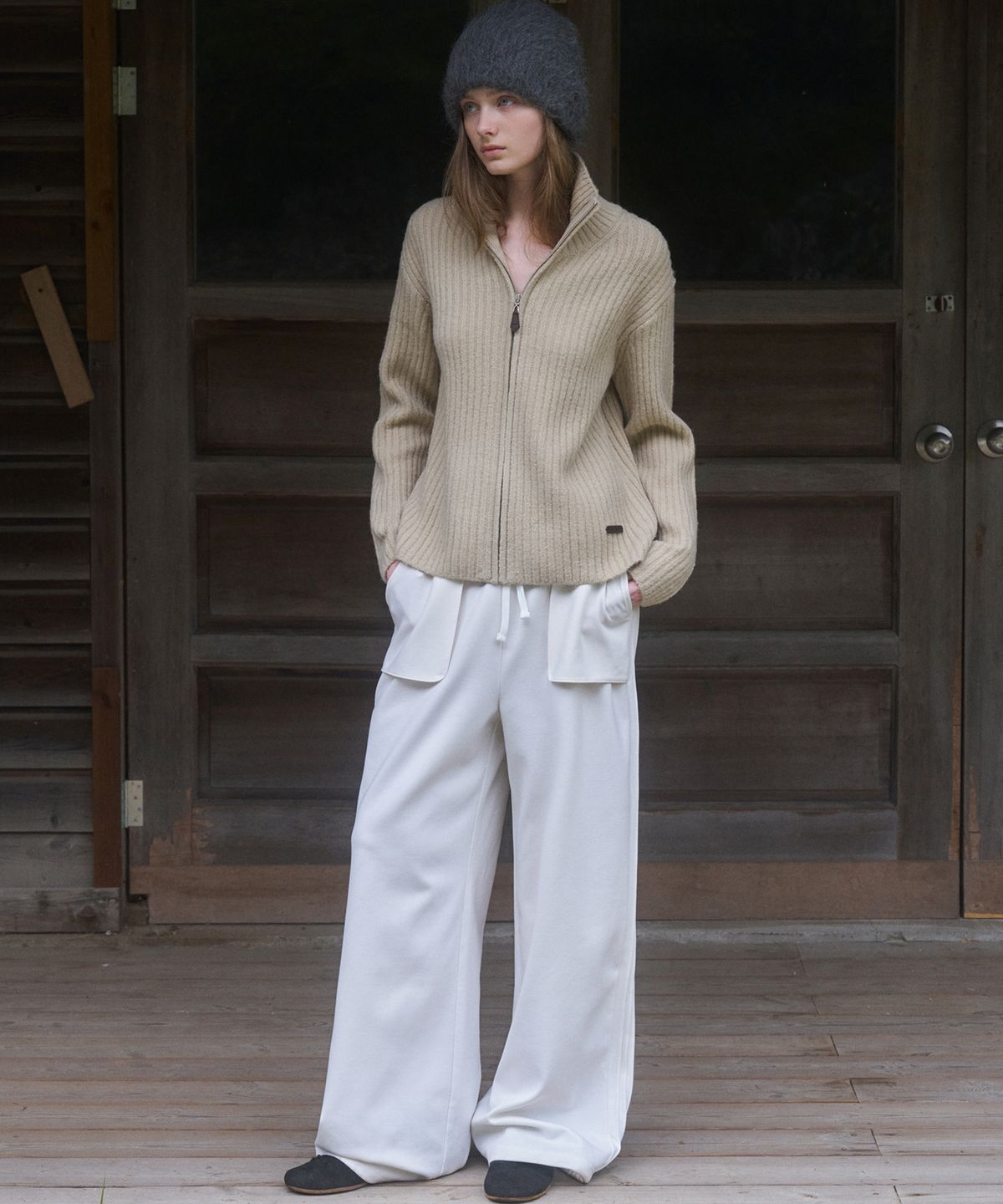 앤니즈(ANDNEEDS) Side pintuck track pants (ivory)