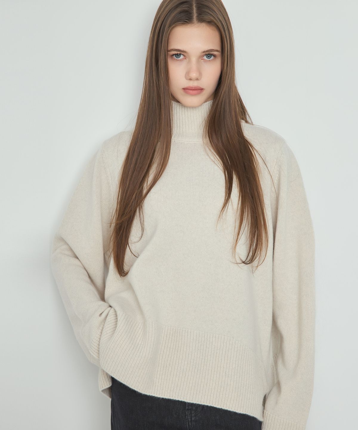 누토프(NUTOFFE) Lu Turtleneck Knit_Oat