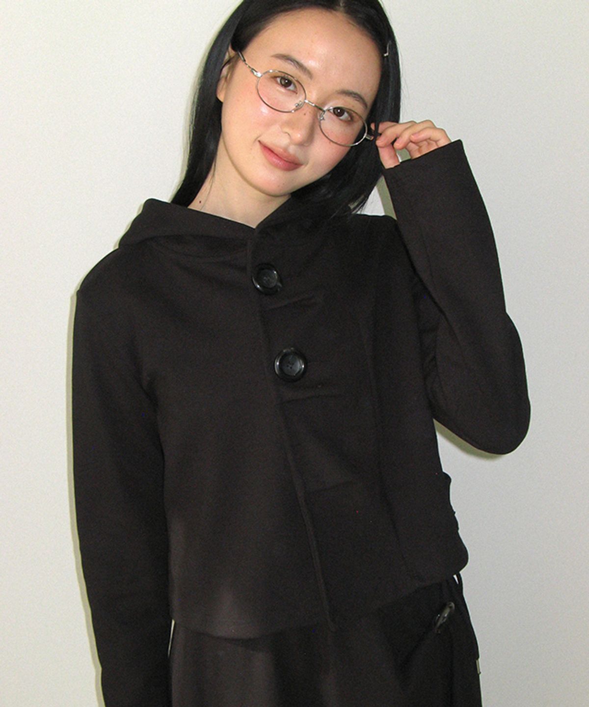 론론(RONRON) BIG BUTTON PLEATED HOODED CARDIGAN BLACK