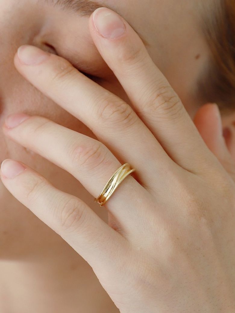 SAND DUNE TWIST RING - GOLD