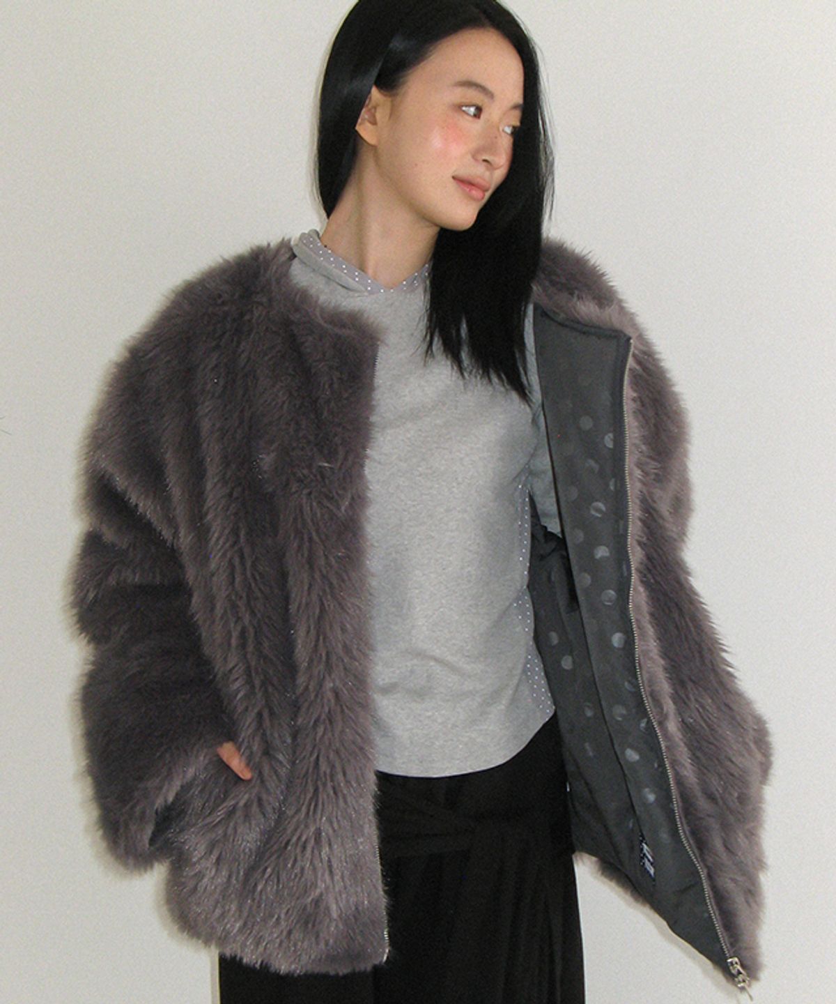 론론(RONRON) INNER POINTED FLUFFY FUR JACKET CHARCOAL