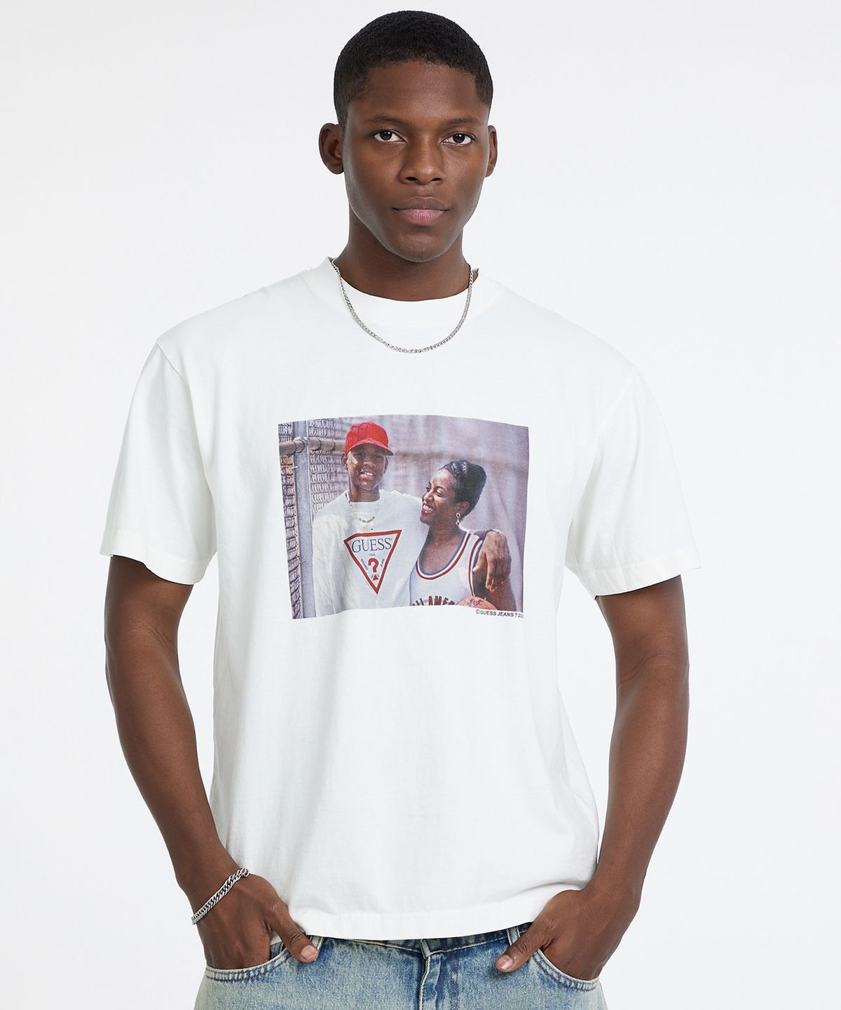 게스(GUESS) GJ X ALLEN IVERSON 그래픽 반팔티 MQBK1318