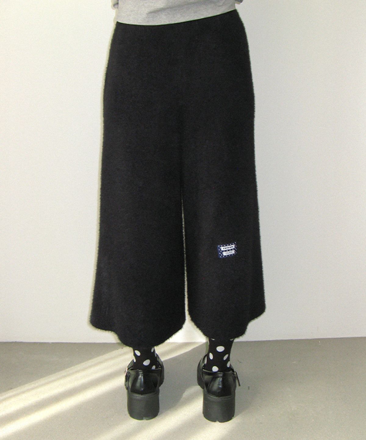 론론(RONRON) HAIRY BERMUDA KNIT PANTS BLACK