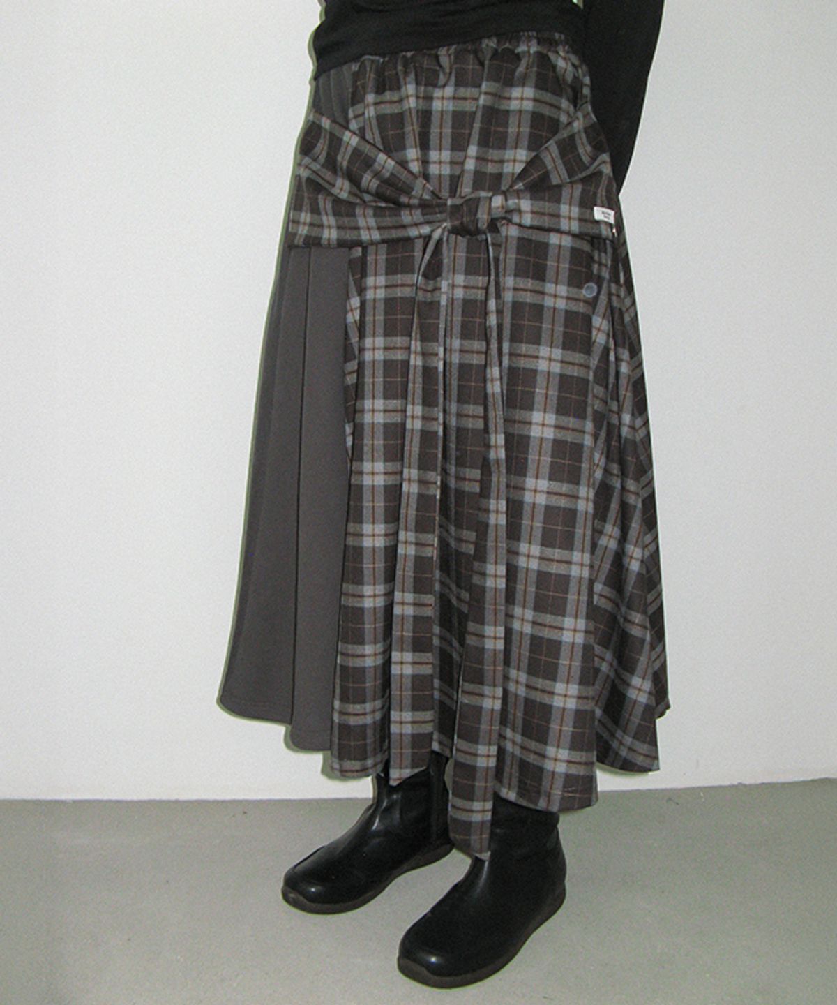 론론(RONRON) CHECK KNOT LAYERED WRAP SKIRT GREY