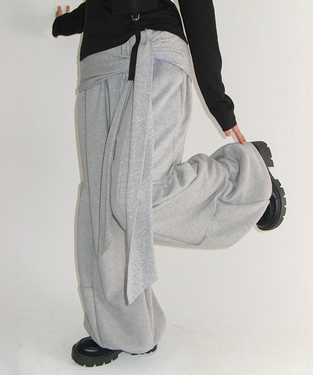 론론(RONRON) WRAP SHIRRING BALLOON JOGGER PANTS GREY