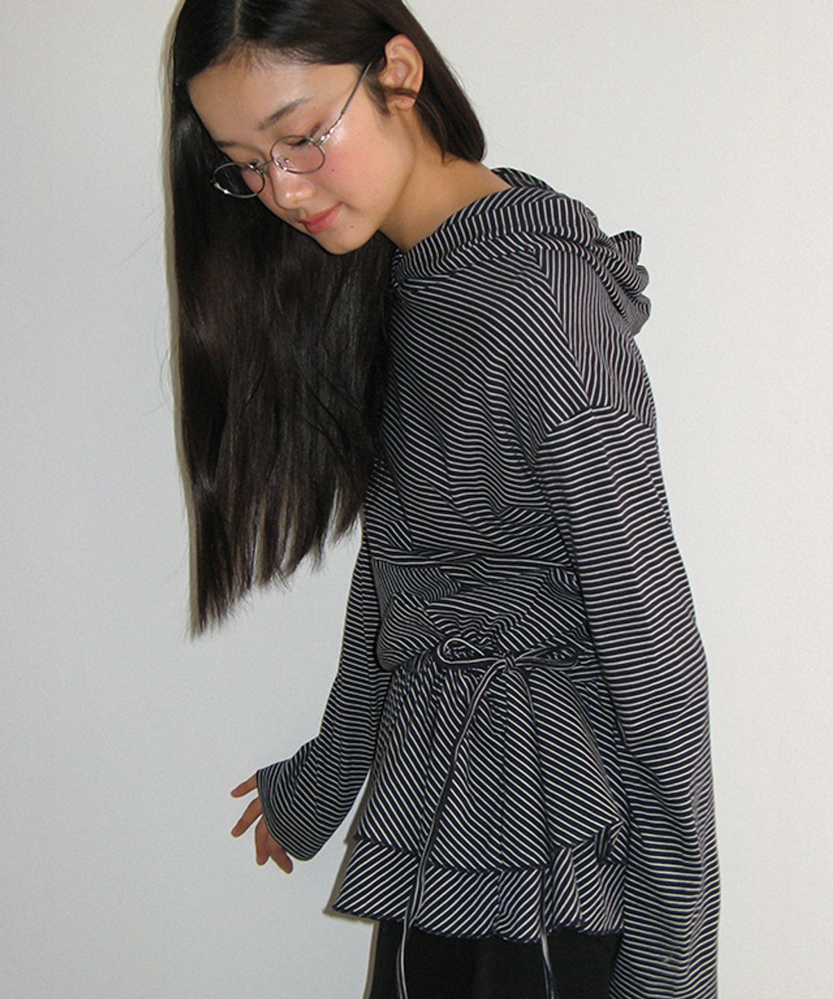론론(RONRON) STRIPE RUFFLE LAYERED HOODED LONG SLEEVE NAVY