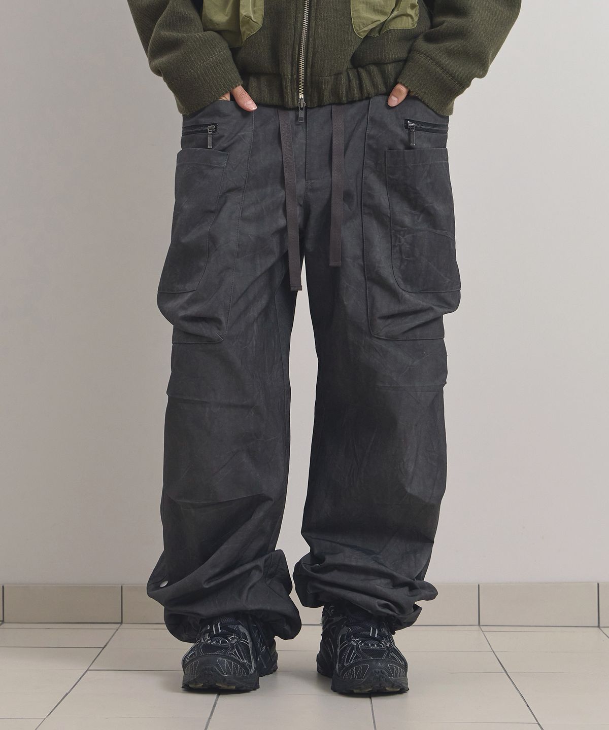 소어티(SOEOTI) Snap Multi Cargo Pants (charcoal)