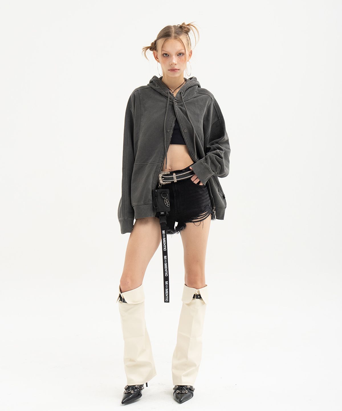 모멘틱(MOMENTIC) Momentic Knob Snap Button Zip-up Hoodie [CHARCOAL]
