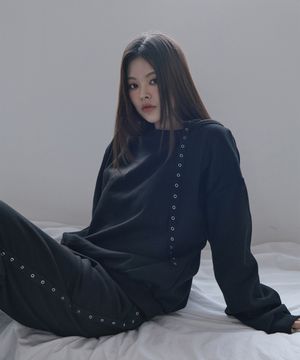 아일렛 스트링 스웻 셔츠 블랙