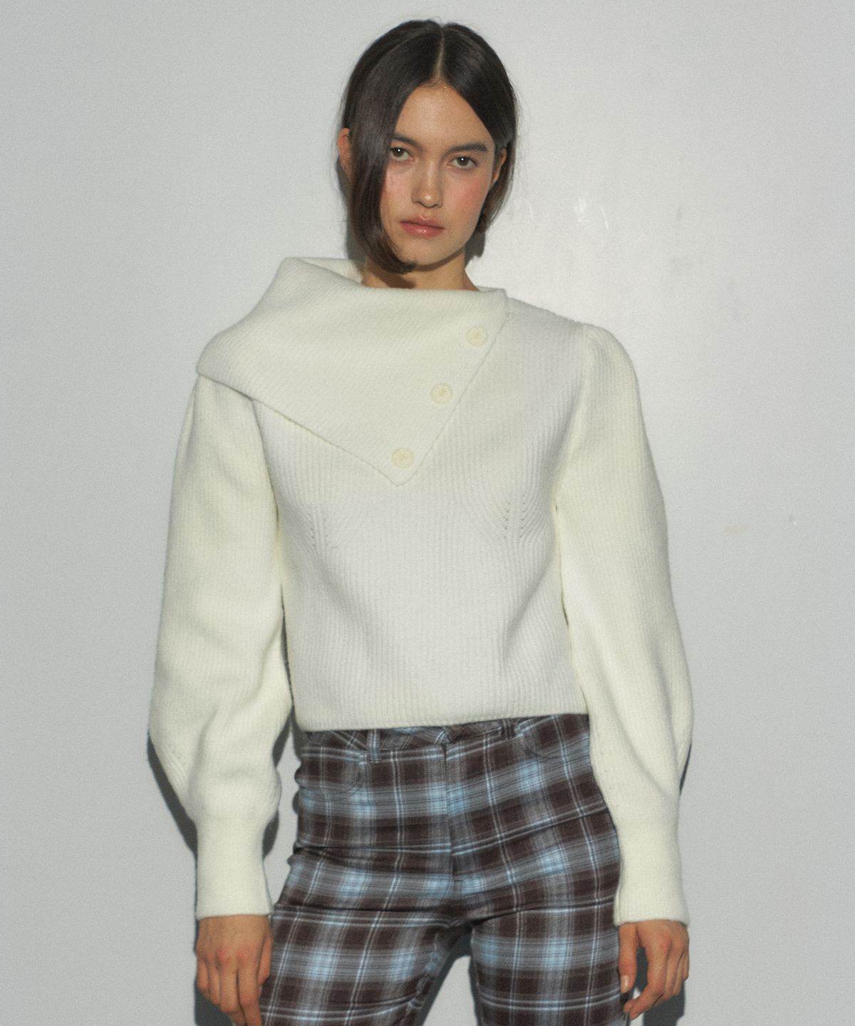 로뉴(RONEW) LOU ASYMMETRIC KNIT TOP (IVORY)