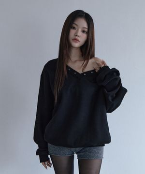 아일렛 브이넥 스웻 셔츠 블랙