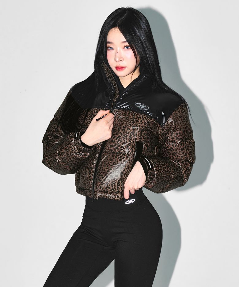 W SILVER B GLOSSY CROP PUFFER DOWN [LEOPARD]