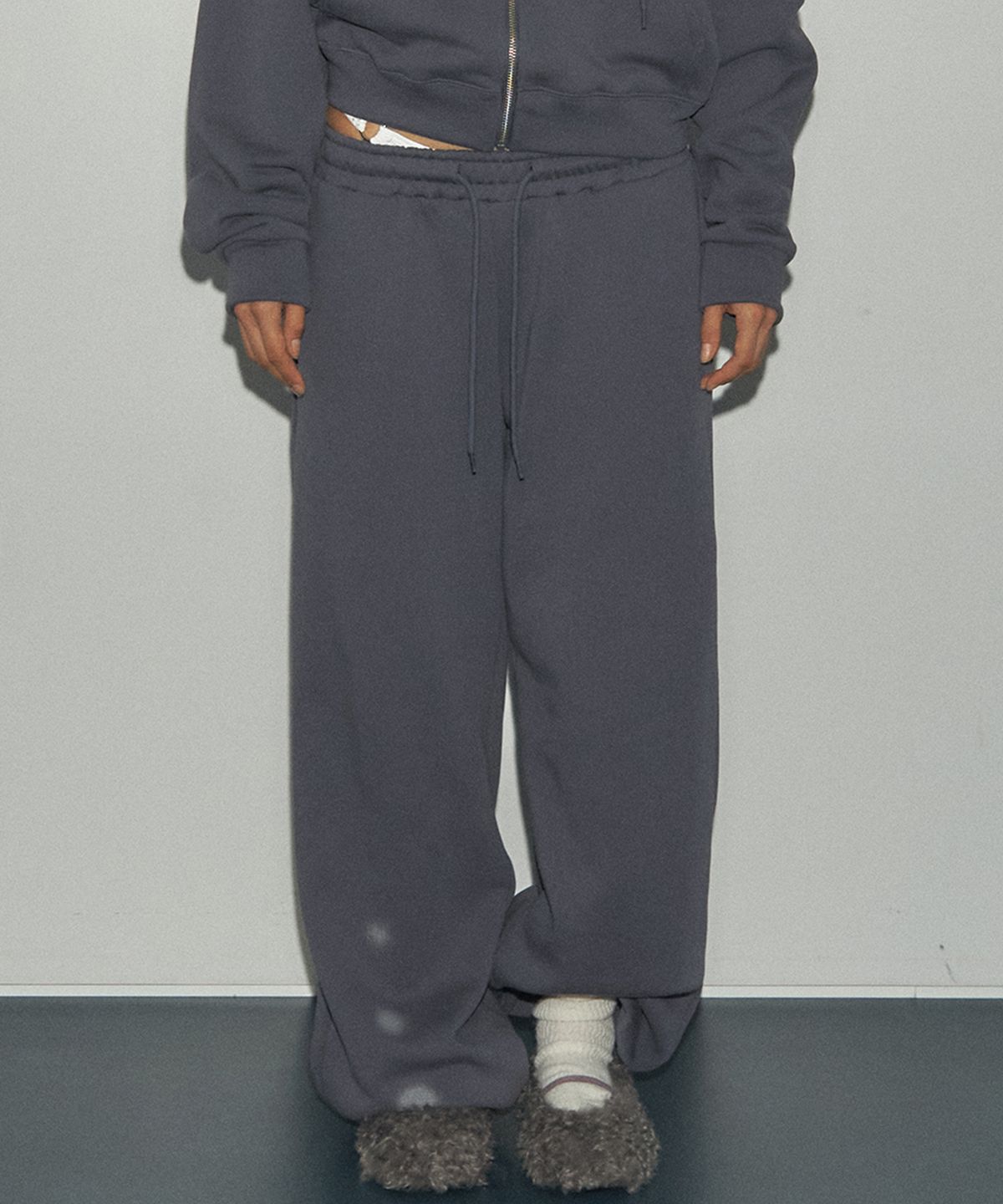로뉴(RONEW) NOW OR NEVER JOGGER PANTS (SLATE BLUE)