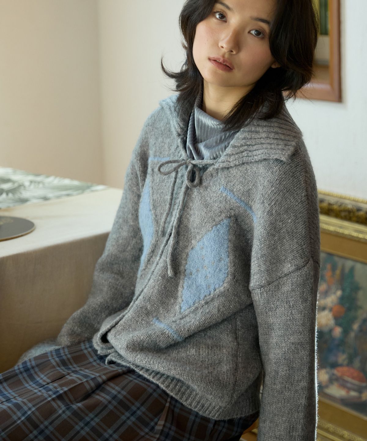 위오이(WIOE) Argyle Collar Knit Cardigan_Grey