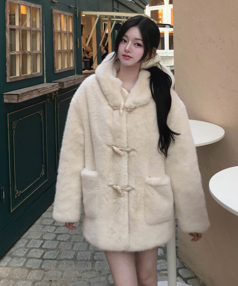 Creamy hood toggle fur coat - cream