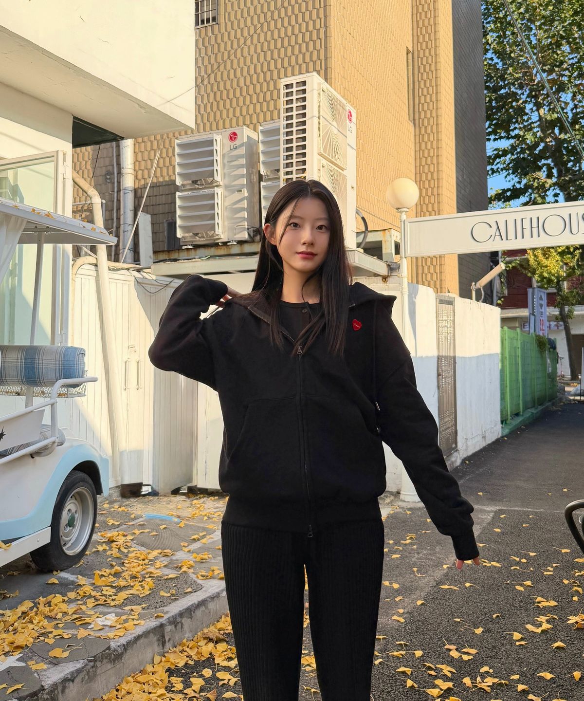 러브미오피셜(LOVEMIIOFFICIAL) 러브 패치 투웨이(2-way)후드 집업