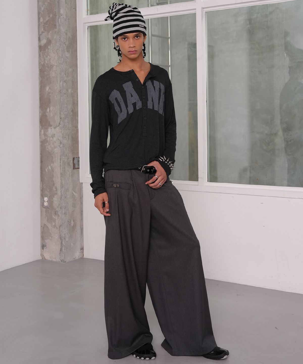이에스씨 스튜디오(ESC STUDIO) Bag buckle detail wide pants (grey)