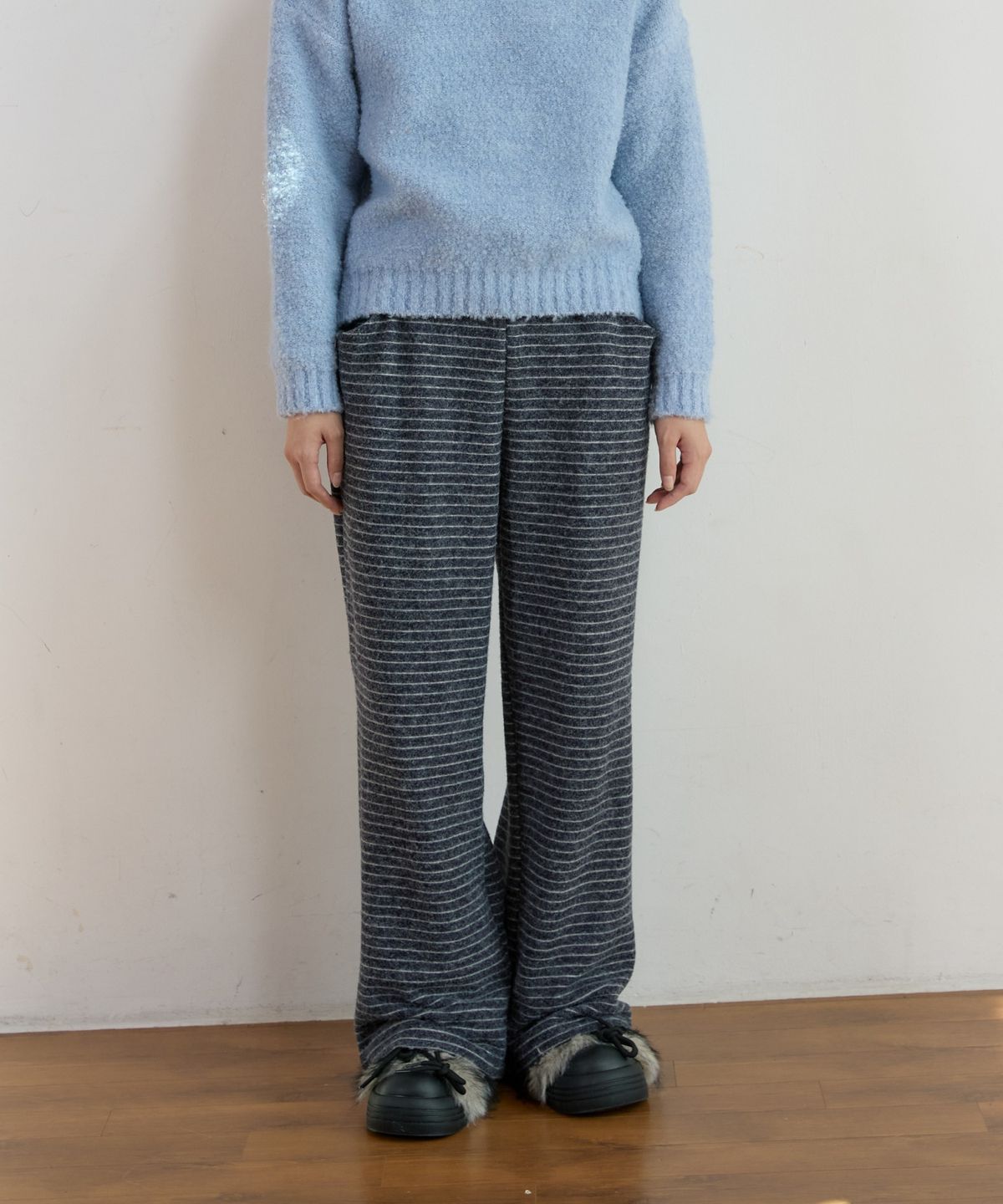 위오이(WIOE) Stripe Fleece Banding Pants_Grey