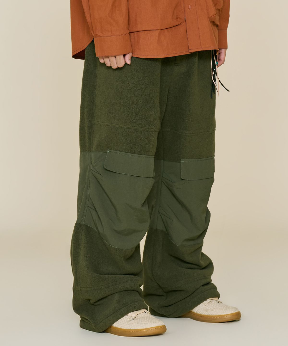 논타입(NONTYPE) FLEECE PANELED FIREMAN PANTS (KHAKI)